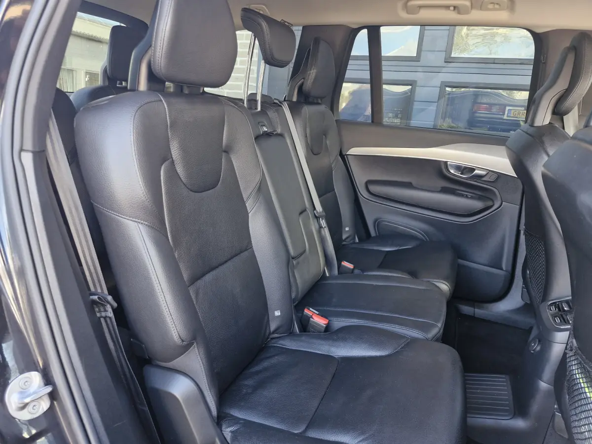 T8 Recharge AWD | Draadloze telefoonlader | Dodehoekdetectie met correctie | Trekhaak elektrisch bedienbaar | Vermoeidheidsherkenning | Extra getint glas achter | Verwarmde voorruit | Stuur 