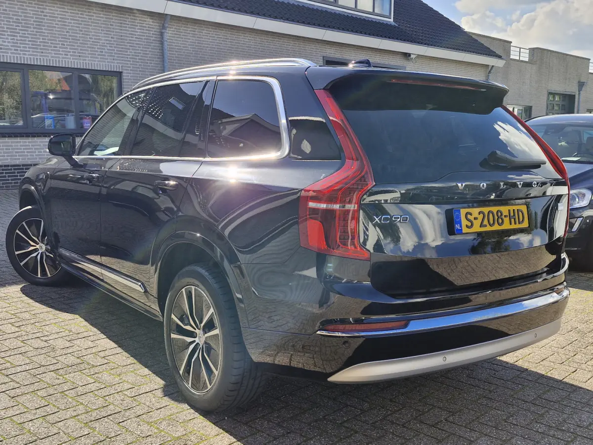T8 Recharge AWD | Draadloze telefoonlader | Dodehoekdetectie met correctie | Trekhaak elektrisch bedienbaar | Vermoeidheidsherkenning | Extra getint glas achter | Verwarmde voorruit | Stuur 