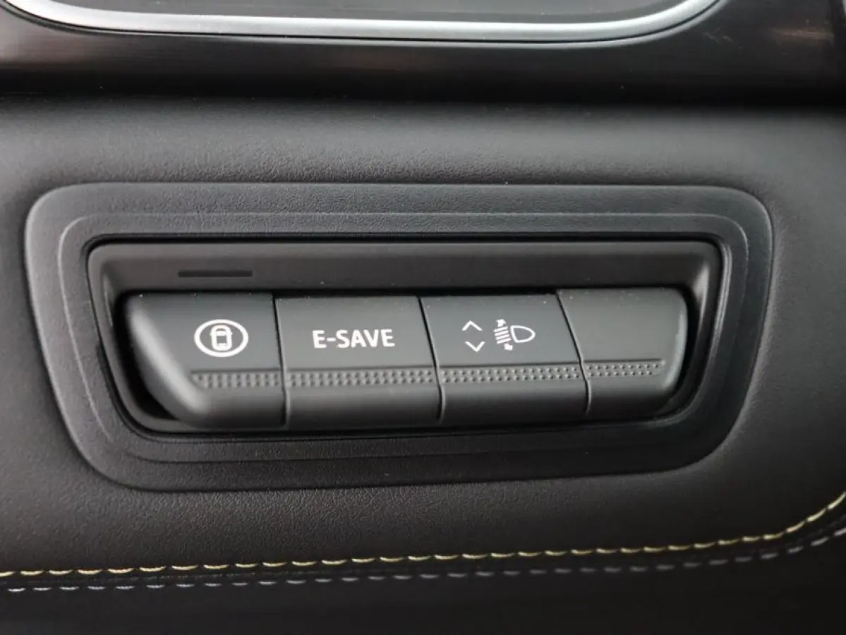 iconic full hybrid E-Tech 160 | Achteruitrijcamera | Active driver assist | Elektrisch verwarmbare voorstoelen