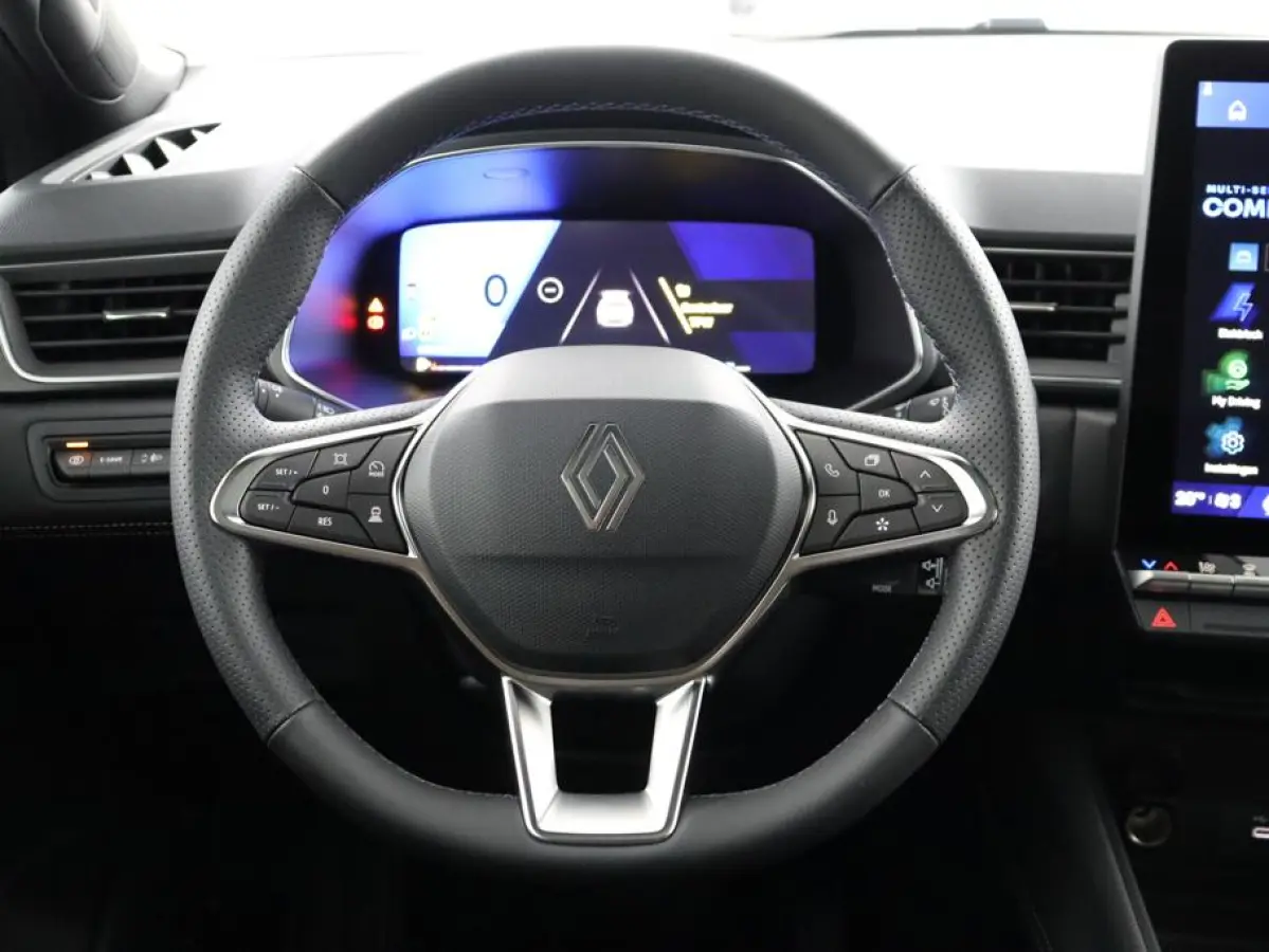 iconic full hybrid E-Tech 160 | Achteruitrijcamera | Active driver assist | Elektrisch verwarmbare voorstoelen