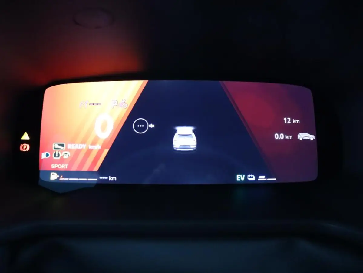 iconic full hybrid E-Tech 160 | Achteruitrijcamera | Active driver assist | Elektrisch verwarmbare voorstoelen