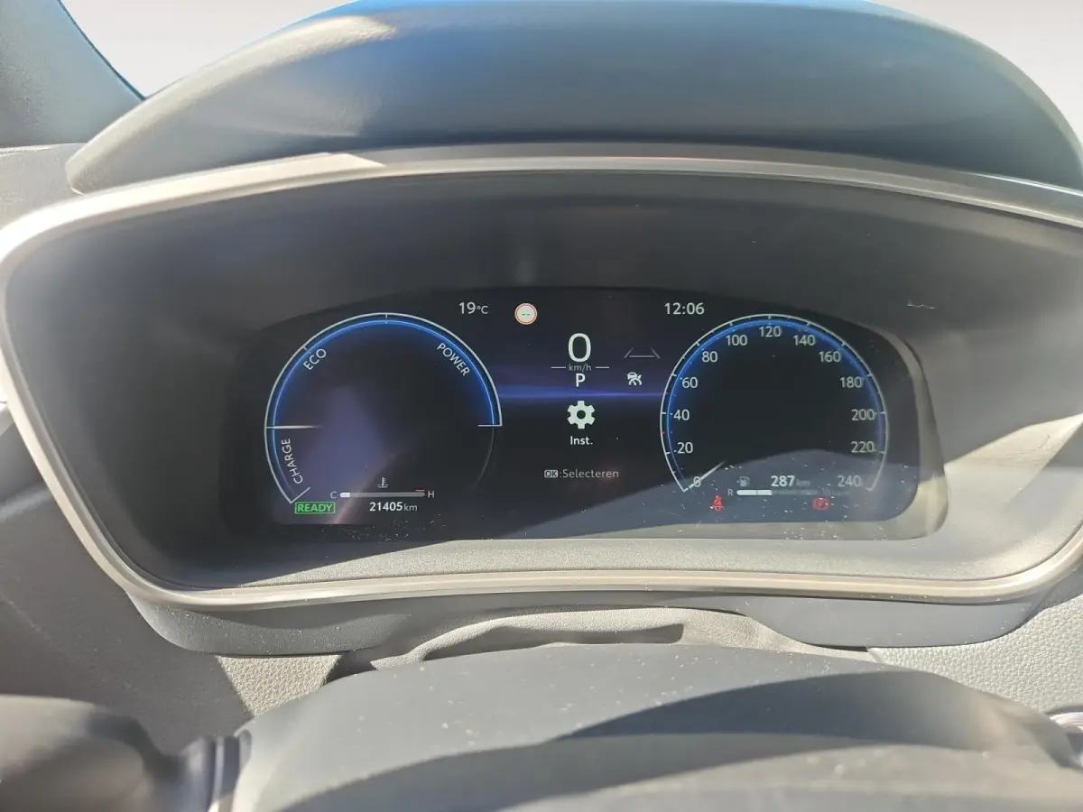 Hybrid 140 Dynamic | Carplay | Parkeer Camera | Navigatie | Stoelverwarming | Parkeer sensoren |