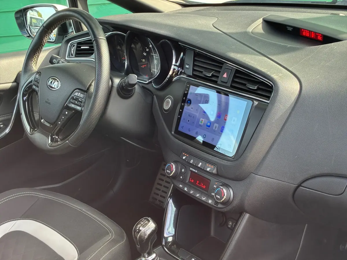 Cee'd 1.0 T-GDi GT-Line|2e Eigenaar|Panoramadak|Navigatie|Camera|Cruise|Climatronic|Trekhaak|Nieuwe APK|NAP|PDC|
