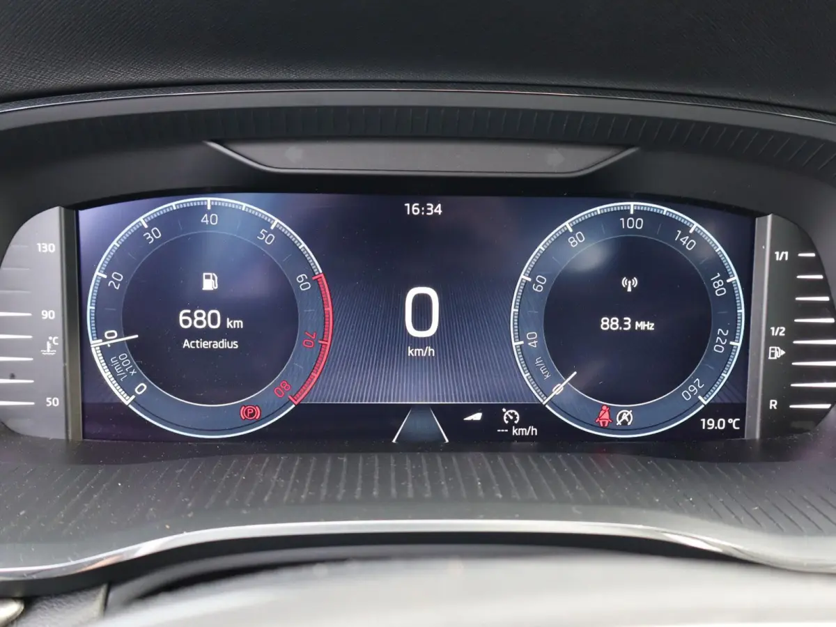 1.0 TSI 110pk Business Edition | Apple Carplay/Android Auto | Parkeersensoren | Cruise Control | LED Koplampen | Keyless Entry | Grootlichtassistentie