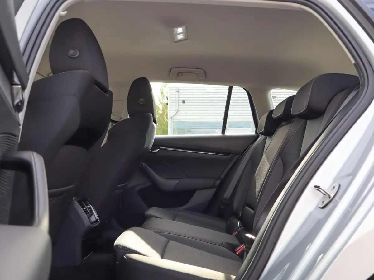 1.0 TSI 110pk Business Edition | Apple Carplay/Android Auto | Parkeersensoren | Cruise Control | LED Koplampen | Keyless Entry | Grootlichtassistentie