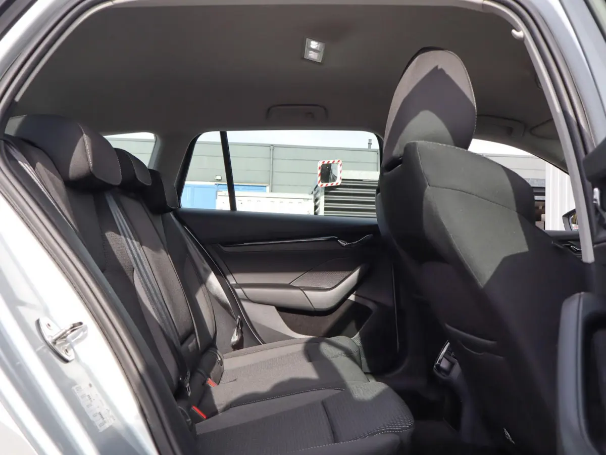 1.0 TSI 110pk Business Edition | Apple Carplay/Android Auto | Parkeersensoren | Cruise Control | LED Koplampen | Keyless Entry | Grootlichtassistentie