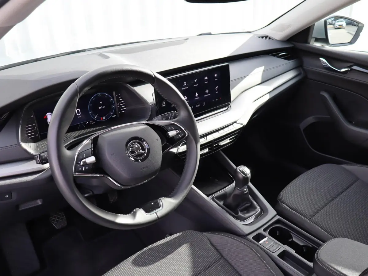1.0 TSI 110pk Business Edition | Apple Carplay/Android Auto | Parkeersensoren | Cruise Control | LED Koplampen | Keyless Entry | Grootlichtassistentie
