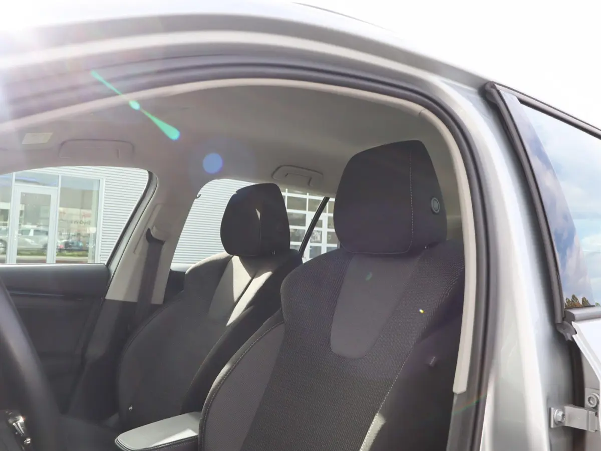 1.0 TSI 110pk Business Edition | Apple Carplay/Android Auto | Parkeersensoren | Cruise Control | LED Koplampen | Keyless Entry | Grootlichtassistentie