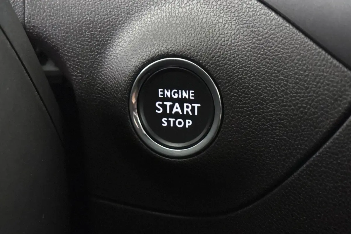 1.2 Turbo Elegance Camera Keyless LED Apple CarPlay