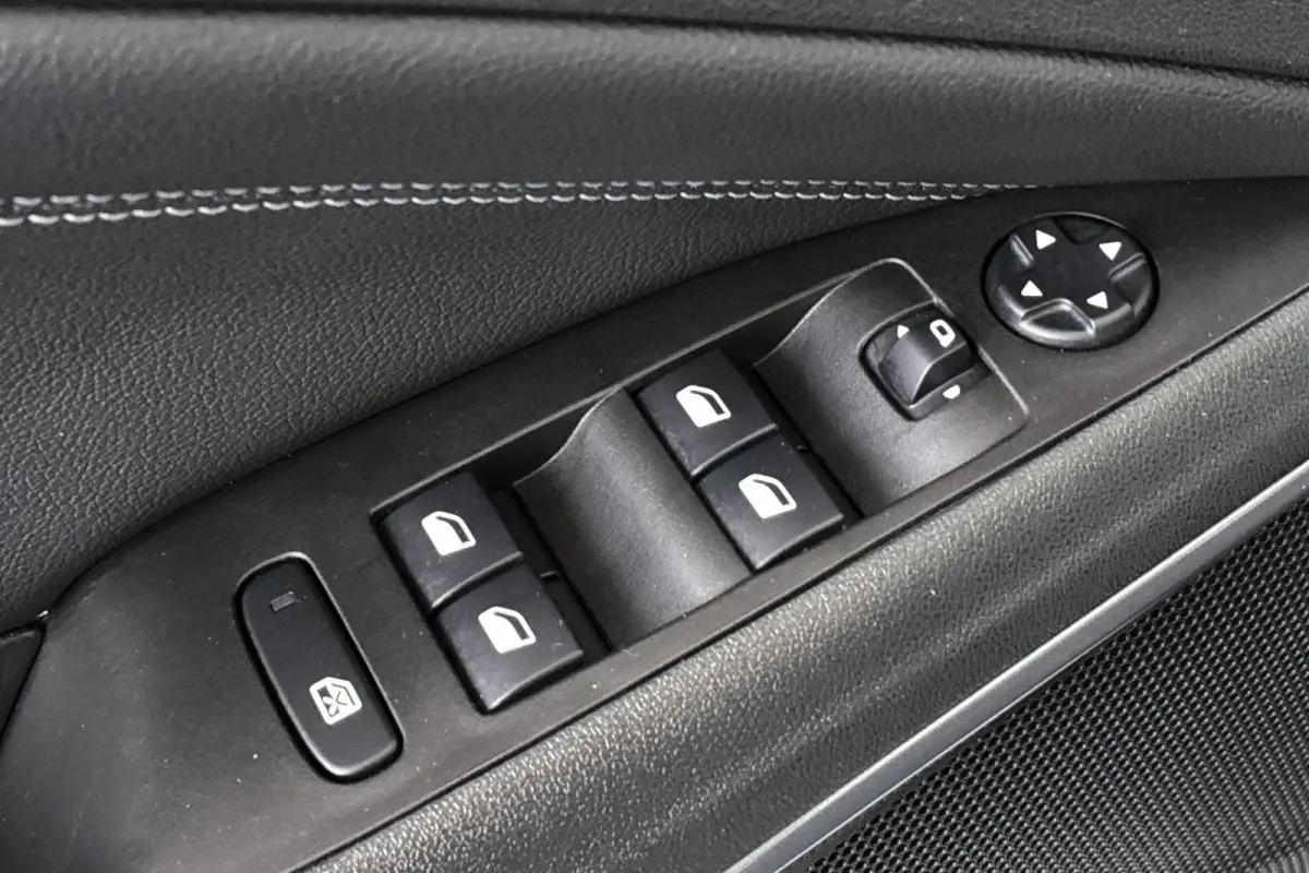 1.2 Turbo Elegance Camera Keyless LED Apple CarPlay