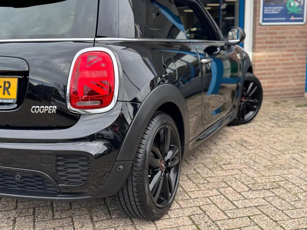 1.5 Cooper JCW 2019 ZWART NAVI LEDER LM NAP!