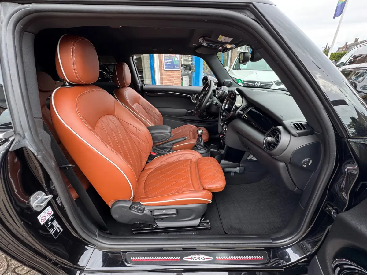1.5 Cooper JCW 2019 ZWART NAVI LEDER LM NAP!