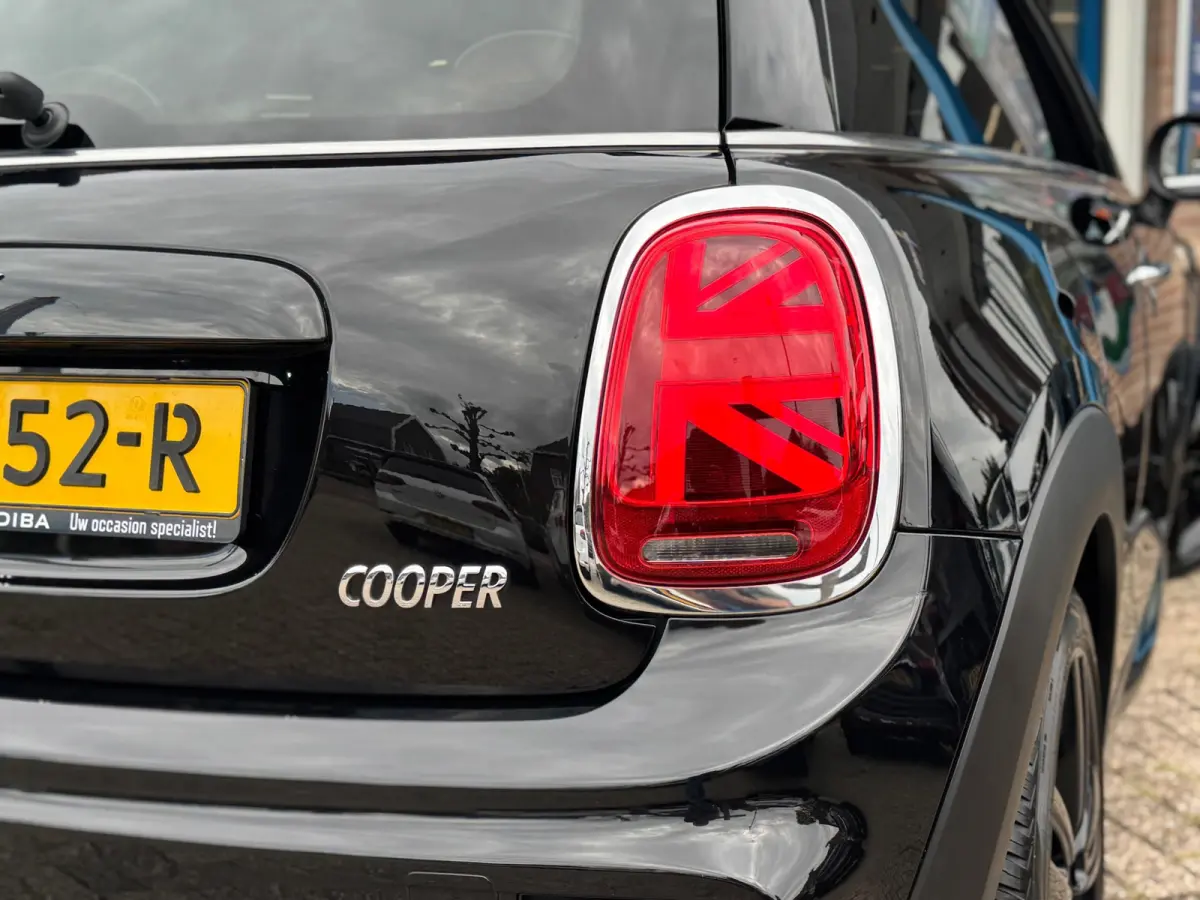 1.5 Cooper JCW 2019 ZWART NAVI LEDER LM NAP!