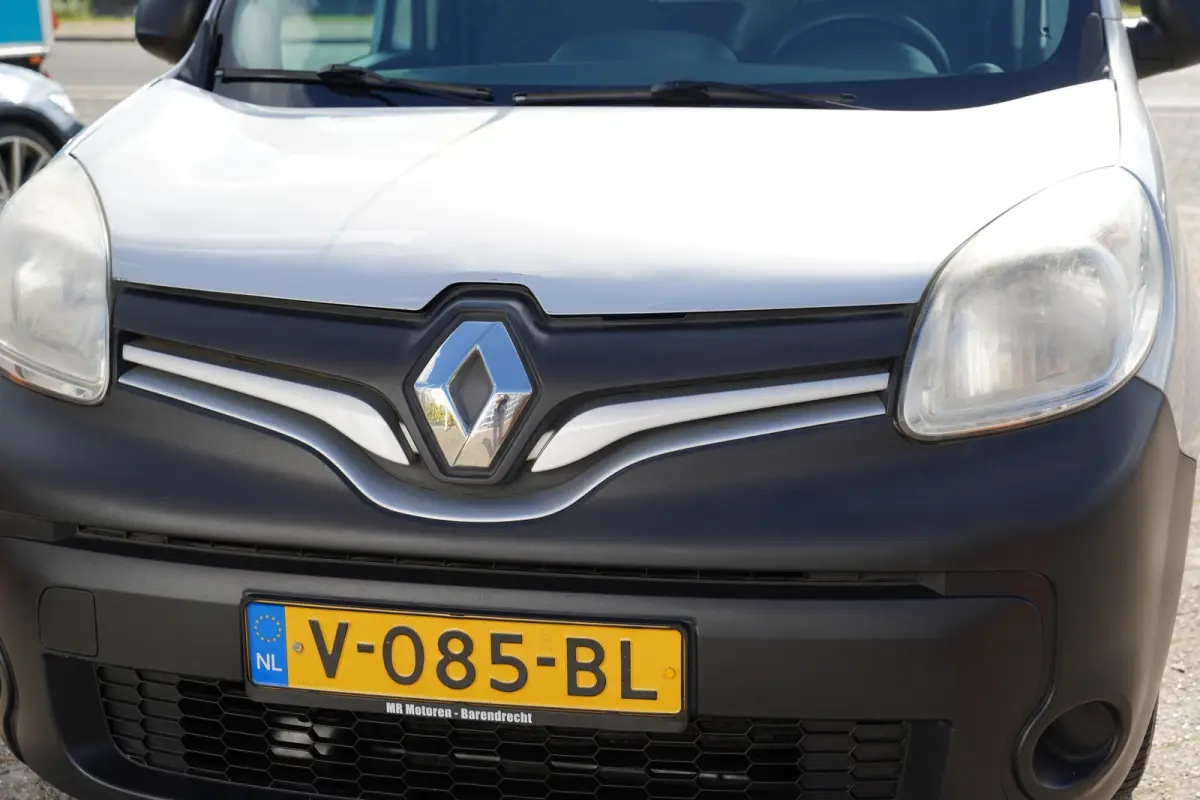1.5 dCi 75 Express Comfort S&S | Airco | Bluetooth | Cruise control | Lichtmetalen velgen 15" | Navigatiesysteem full map | Parkeersensor achter | Radio-cd/mp3 speler | Trekhaak | Top onderh