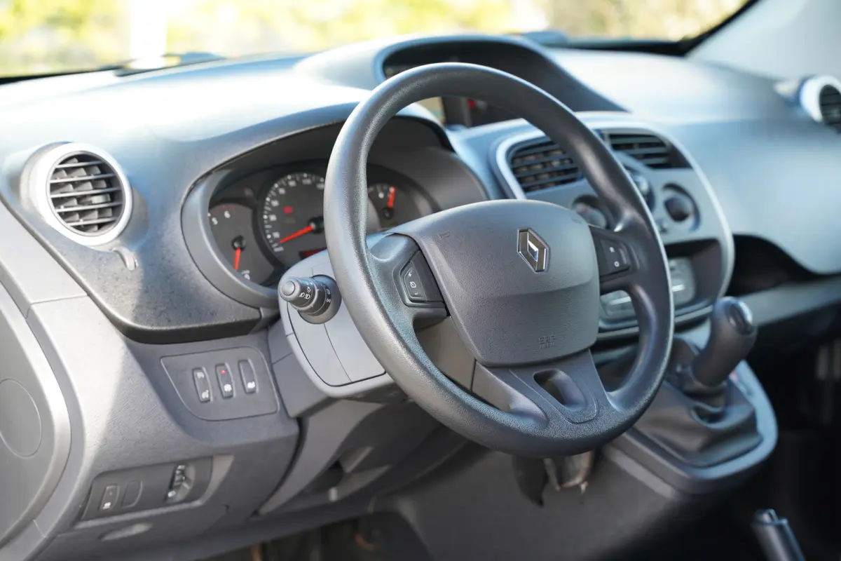 1.5 dCi 75 Express Comfort S&S | Airco | Bluetooth | Cruise control | Lichtmetalen velgen 15" | Navigatiesysteem full map | Parkeersensor achter | Radio-cd/mp3 speler | Trekhaak | Top onderh