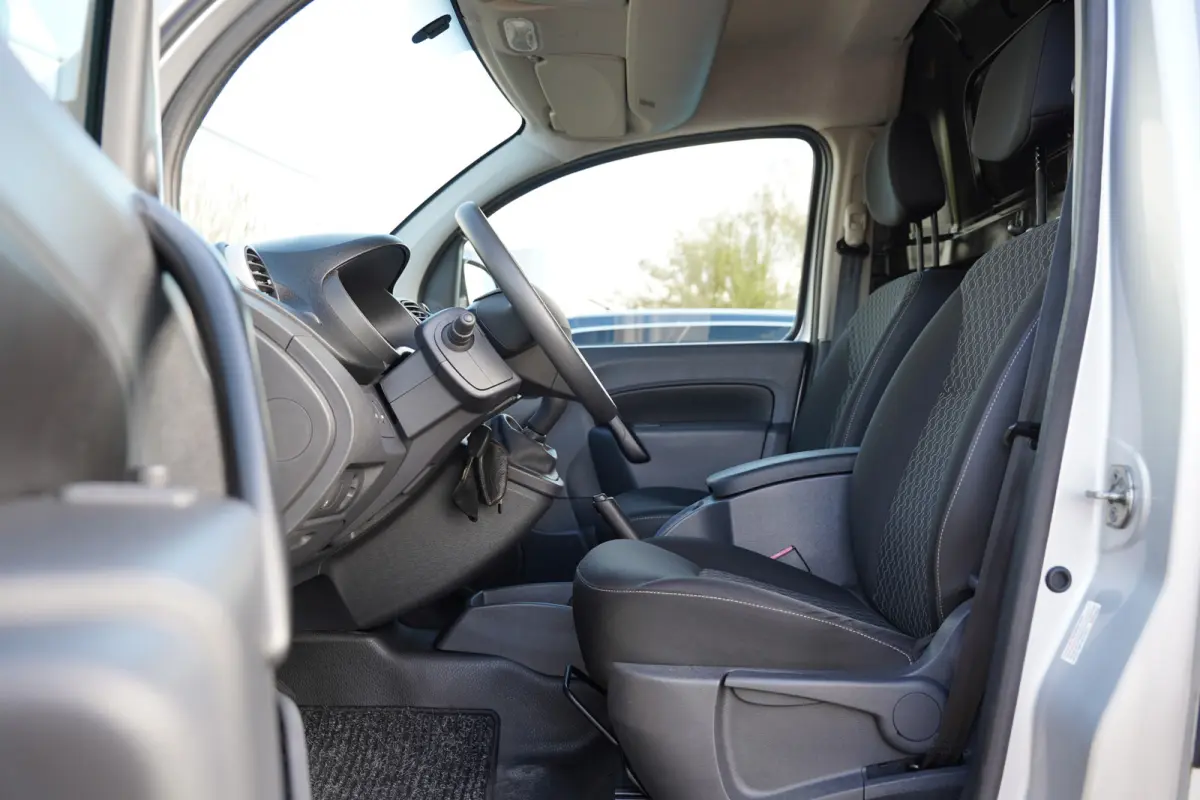 1.5 dCi 75 Express Comfort S&S | Airco | Bluetooth | Cruise control | Lichtmetalen velgen 15" | Navigatiesysteem full map | Parkeersensor achter | Radio-cd/mp3 speler | Trekhaak | Top onderh