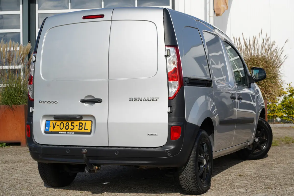 1.5 dCi 75 Express Comfort S&S | Airco | Bluetooth | Cruise control | Lichtmetalen velgen 15" | Navigatiesysteem full map | Parkeersensor achter | Radio-cd/mp3 speler | Trekhaak | Top onderh