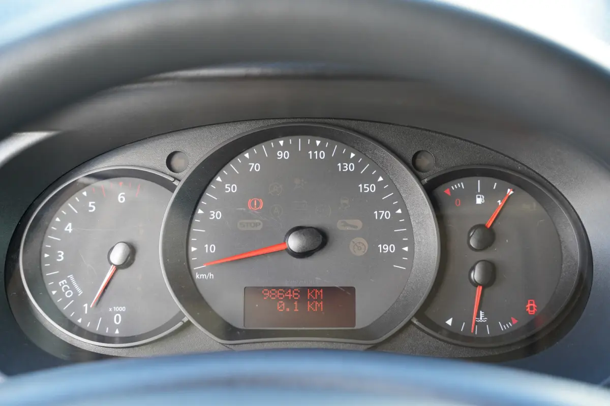 1.5 dCi 75 Express Comfort S&S | Airco | Bluetooth | Cruise control | Lichtmetalen velgen 15" | Navigatiesysteem full map | Parkeersensor achter | Radio-cd/mp3 speler | Trekhaak | Top onderh