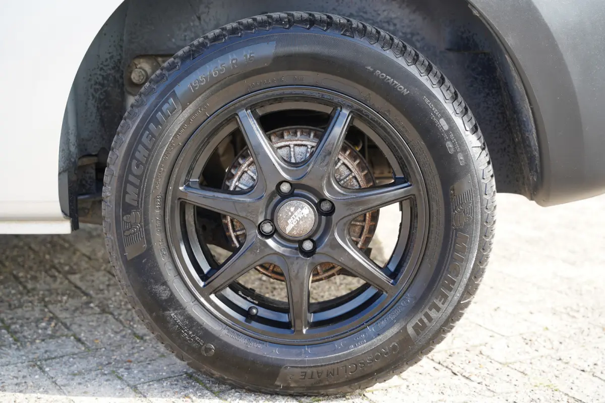 1.5 dCi 75 Express Comfort S&S | Airco | Bluetooth | Cruise control | Lichtmetalen velgen 15" | Navigatiesysteem full map | Parkeersensor achter | Radio-cd/mp3 speler | Trekhaak | Top onderh