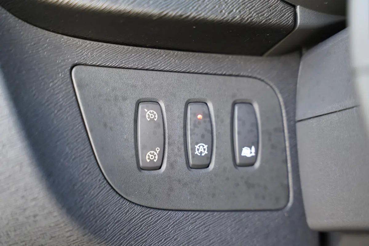 1.5 dCi 75 Express Comfort S&S | Airco | Bluetooth | Cruise control | Lichtmetalen velgen 15" | Navigatiesysteem full map | Parkeersensor achter | Radio-cd/mp3 speler | Trekhaak | Top onderh