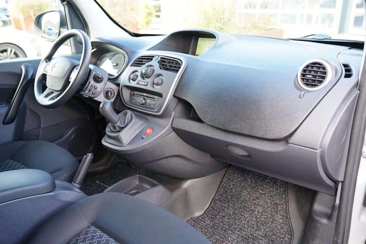 1.5 dCi 75 Express Comfort S&S | Airco | Bluetooth | Cruise control | Lichtmetalen velgen 15" | Navigatiesysteem full map | Parkeersensor achter | Radio-cd/mp3 speler | Trekhaak | Top onderh