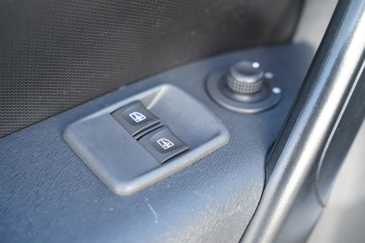 1.5 dCi 75 Express Comfort S&S | Airco | Bluetooth | Cruise control | Lichtmetalen velgen 15" | Navigatiesysteem full map | Parkeersensor achter | Radio-cd/mp3 speler | Trekhaak | Top onderh