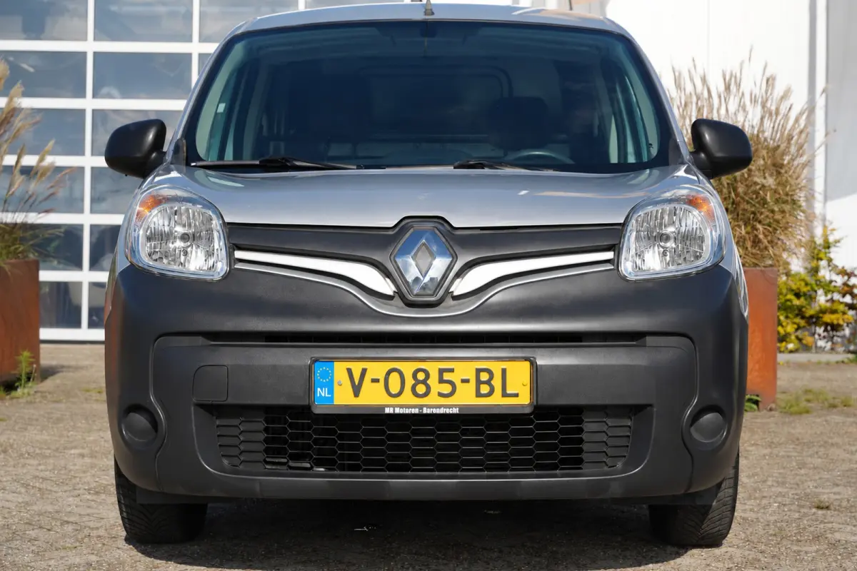 1.5 dCi 75 Express Comfort S&S | Airco | Bluetooth | Cruise control | Lichtmetalen velgen 15" | Navigatiesysteem full map | Parkeersensor achter | Radio-cd/mp3 speler | Trekhaak | Top onderh