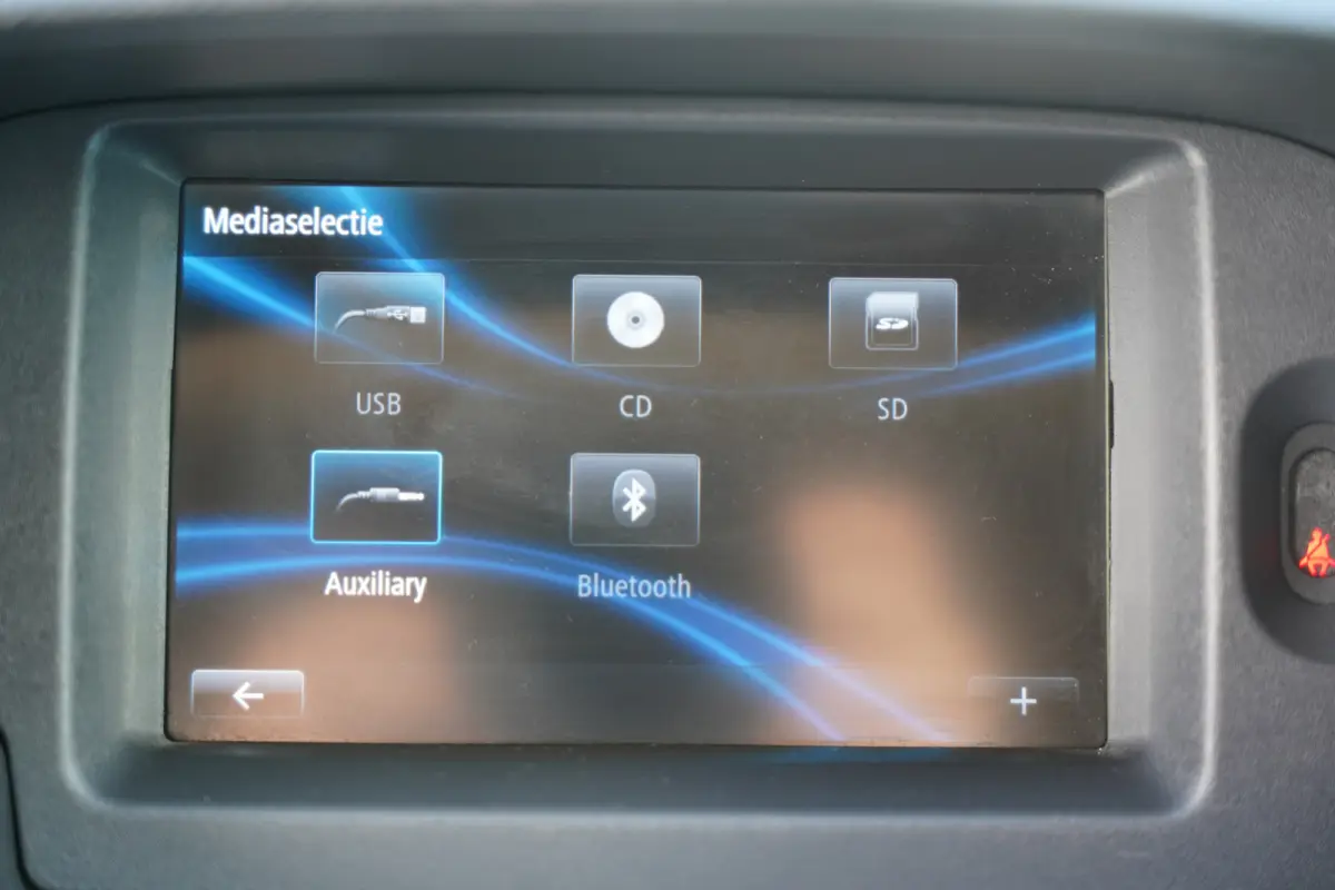 1.5 dCi 75 Express Comfort S&S | Airco | Bluetooth | Cruise control | Lichtmetalen velgen 15" | Navigatiesysteem full map | Parkeersensor achter | Radio-cd/mp3 speler | Trekhaak | Top onderh