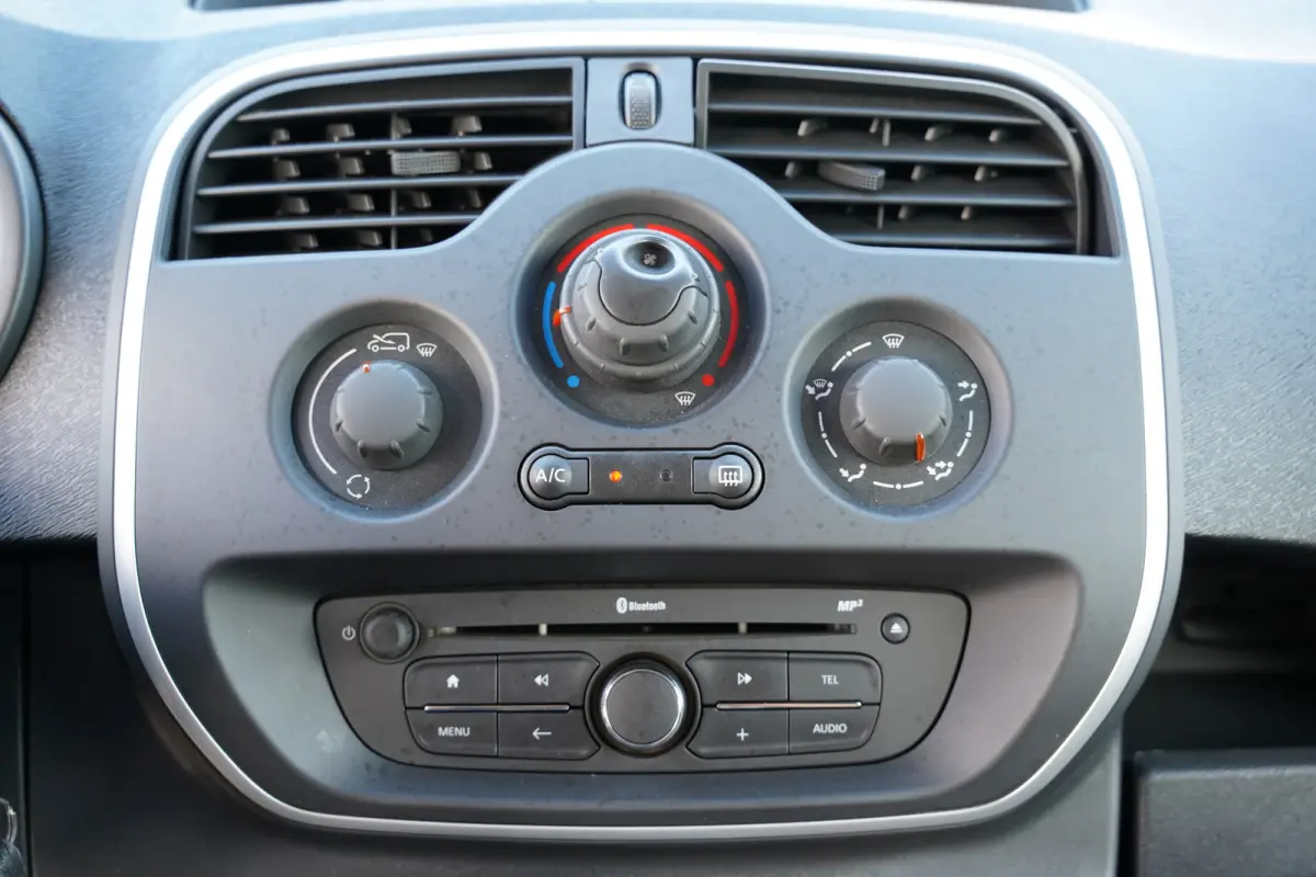 1.5 dCi 75 Express Comfort S&S | Airco | Bluetooth | Cruise control | Lichtmetalen velgen 15" | Navigatiesysteem full map | Parkeersensor achter | Radio-cd/mp3 speler | Trekhaak | Top onderh