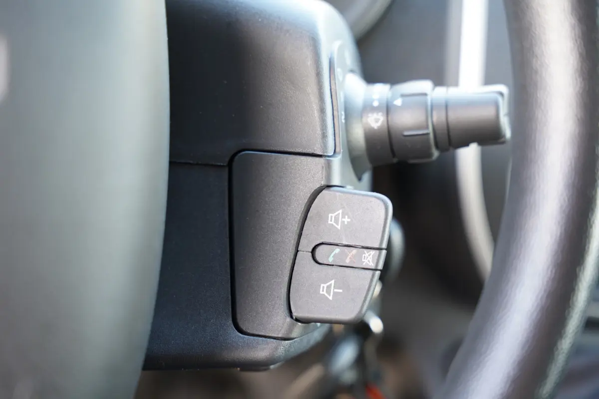 1.5 dCi 75 Express Comfort S&S | Airco | Bluetooth | Cruise control | Lichtmetalen velgen 15" | Navigatiesysteem full map | Parkeersensor achter | Radio-cd/mp3 speler | Trekhaak | Top onderh