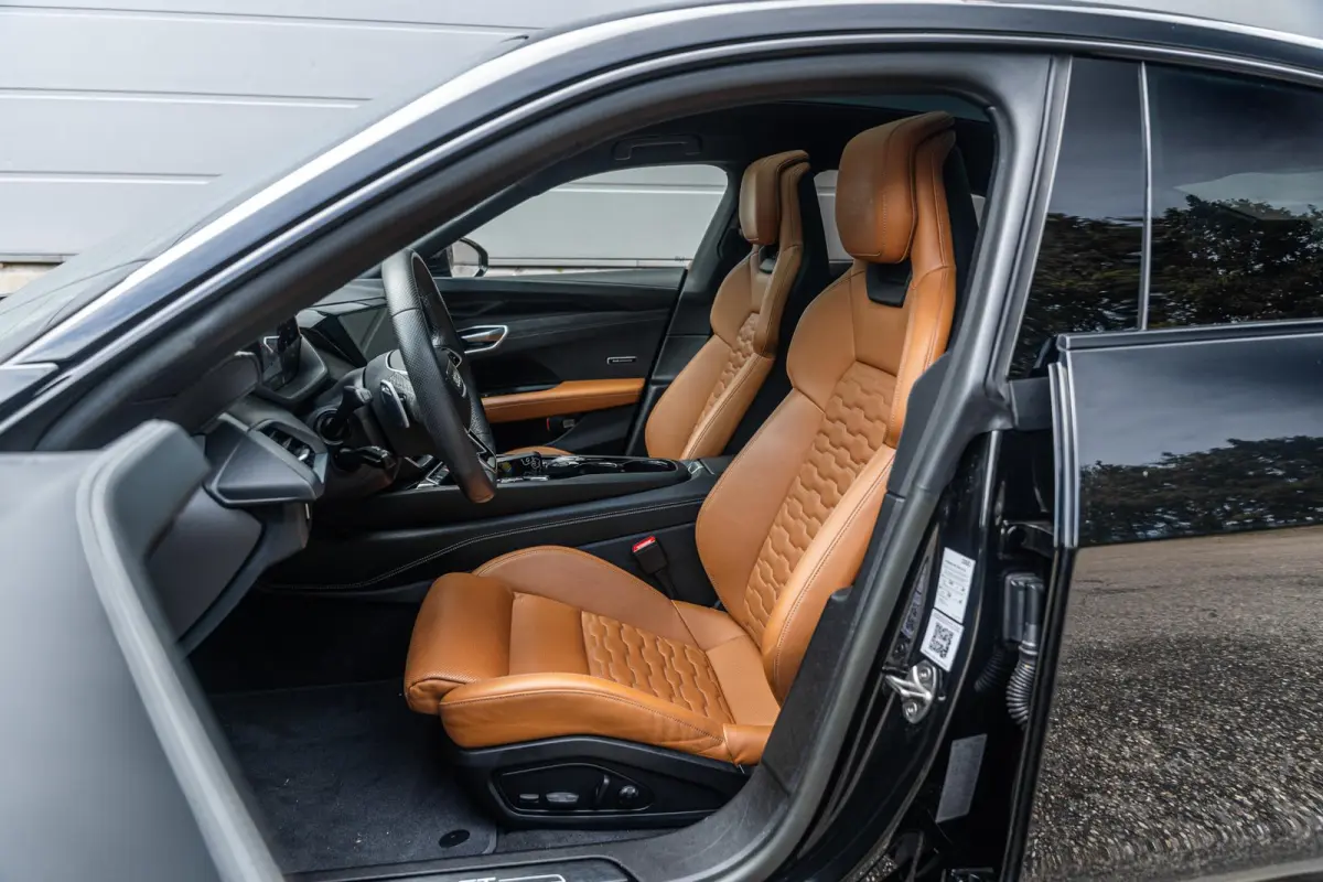 476pk 93 kWh | Adaptief onderstel | Leder | B&O 3D | Keyless | Elek. Sportstoel Pro | 21" Velgen