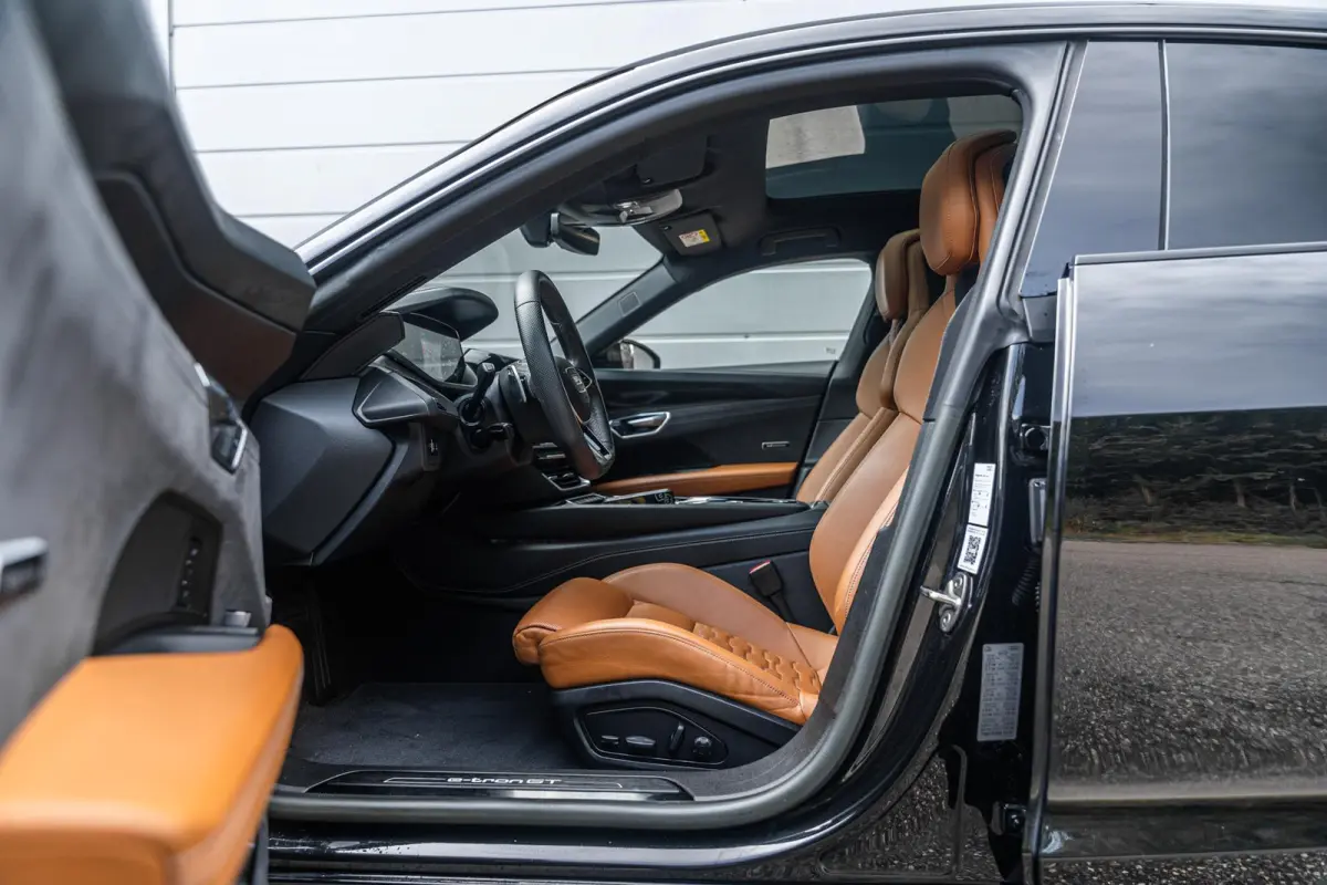 476pk 93 kWh | Adaptief onderstel | Leder | B&O 3D | Keyless | Elek. Sportstoel Pro | 21" Velgen