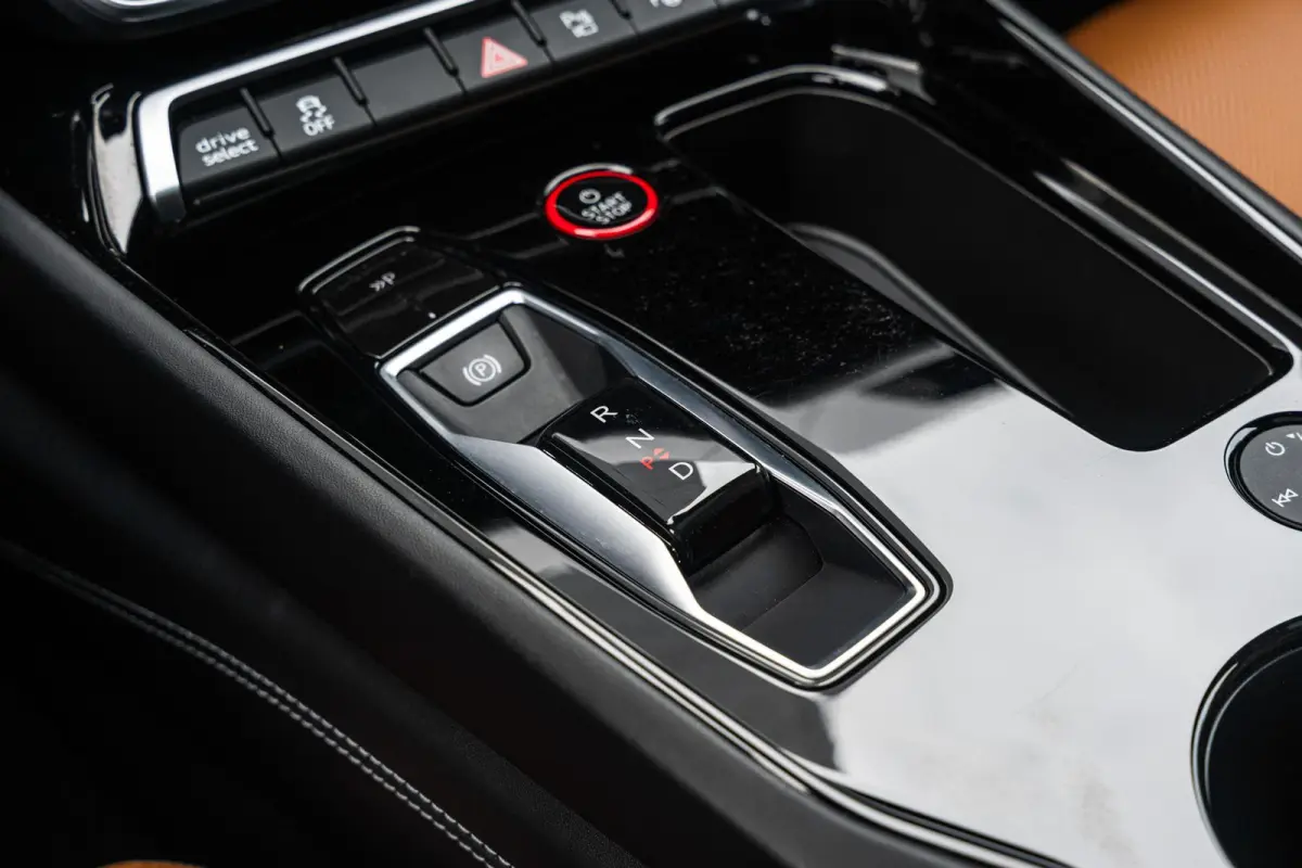 476pk 93 kWh | Adaptief onderstel | Leder | B&O 3D | Keyless | Elek. Sportstoel Pro | 21" Velgen