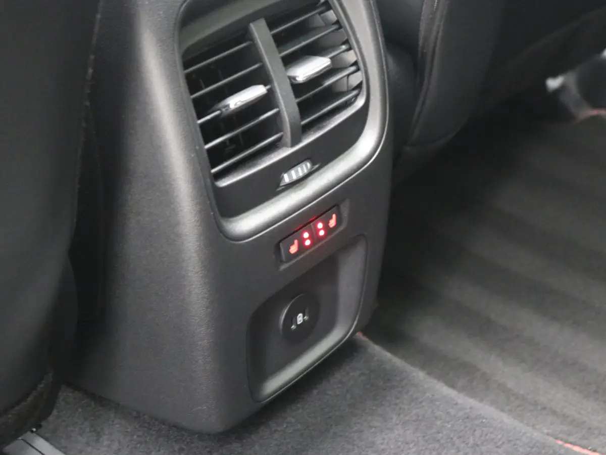 2.5 PHEV ST-Line X / Fabrieksgarantie t/m 02-2029 / Trekhaak Wegklapbaar / WINTER-PACK / Trekgewicht 2.100 KG / Elektisch schuif-/kanteldak / 360-camera / Navigatie / Apple Carplay/Android A