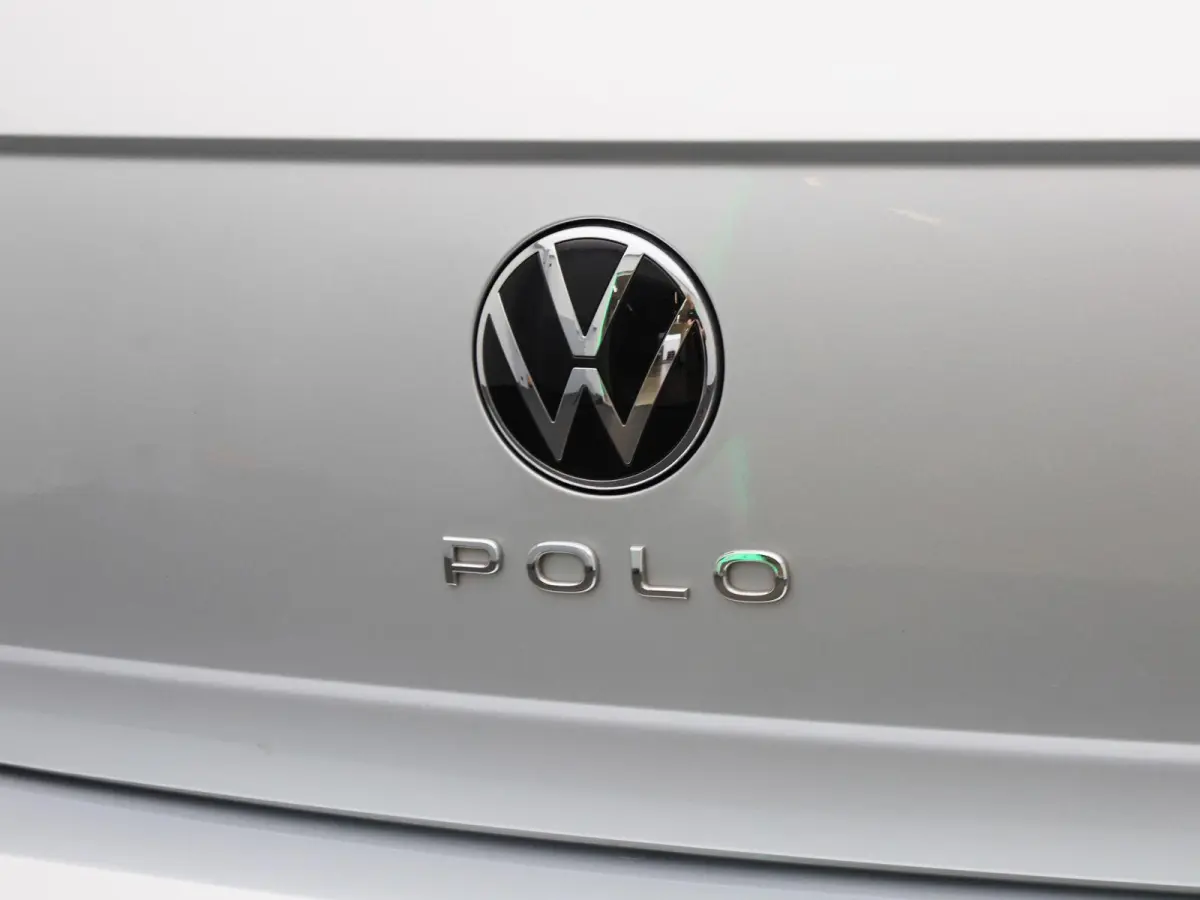 1.0 TSI R-Line Edition | AUTOMAAT | APPLE CARPLAY - ANDROID AUTO | AIRCO | NAVIGATIE | ADAPTIVE CRUISE CONTROL | LICHTMETALEN VELGEN | GETINTE RUITEN |
