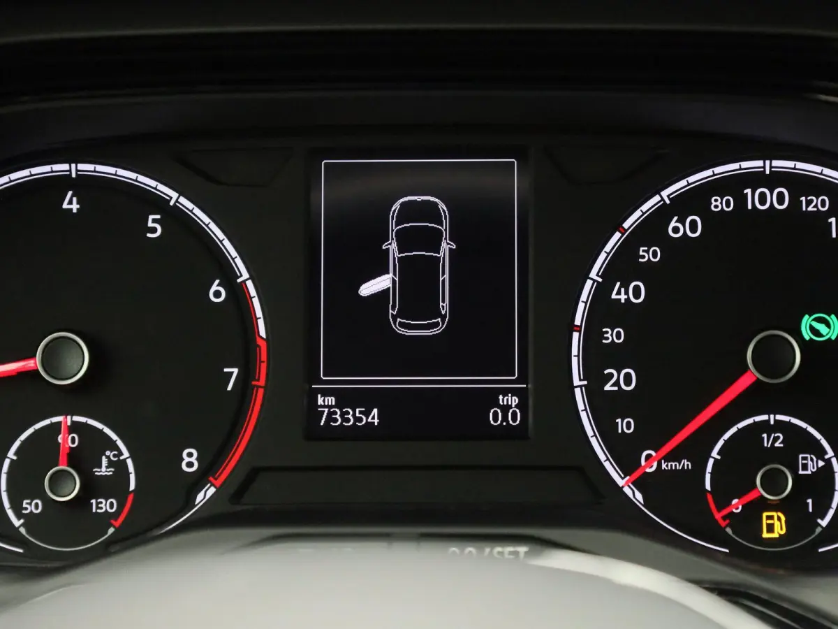 1.0 TSI R-Line Edition | AUTOMAAT | APPLE CARPLAY - ANDROID AUTO | AIRCO | NAVIGATIE | ADAPTIVE CRUISE CONTROL | LICHTMETALEN VELGEN | GETINTE RUITEN |