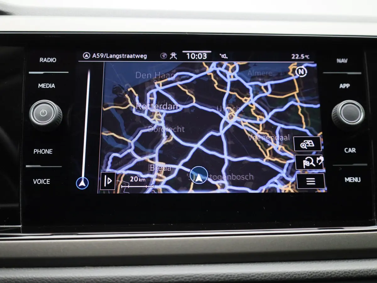 1.0 TSI R-Line Edition | AUTOMAAT | APPLE CARPLAY - ANDROID AUTO | AIRCO | NAVIGATIE | ADAPTIVE CRUISE CONTROL | LICHTMETALEN VELGEN | GETINTE RUITEN |