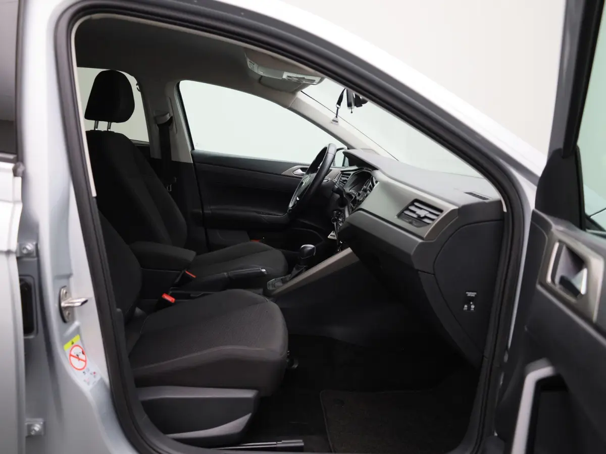 1.0 TSI R-Line Edition | AUTOMAAT | APPLE CARPLAY - ANDROID AUTO | AIRCO | NAVIGATIE | ADAPTIVE CRUISE CONTROL | LICHTMETALEN VELGEN | GETINTE RUITEN |