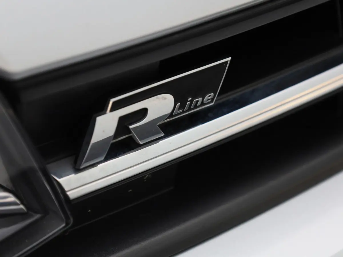 1.0 TSI R-Line Edition | AUTOMAAT | APPLE CARPLAY - ANDROID AUTO | AIRCO | NAVIGATIE | ADAPTIVE CRUISE CONTROL | LICHTMETALEN VELGEN | GETINTE RUITEN |