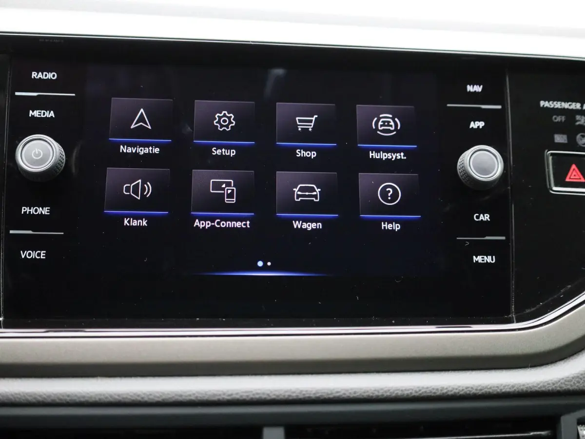1.0 TSI R-Line Edition | AUTOMAAT | APPLE CARPLAY - ANDROID AUTO | AIRCO | NAVIGATIE | ADAPTIVE CRUISE CONTROL | LICHTMETALEN VELGEN | GETINTE RUITEN |