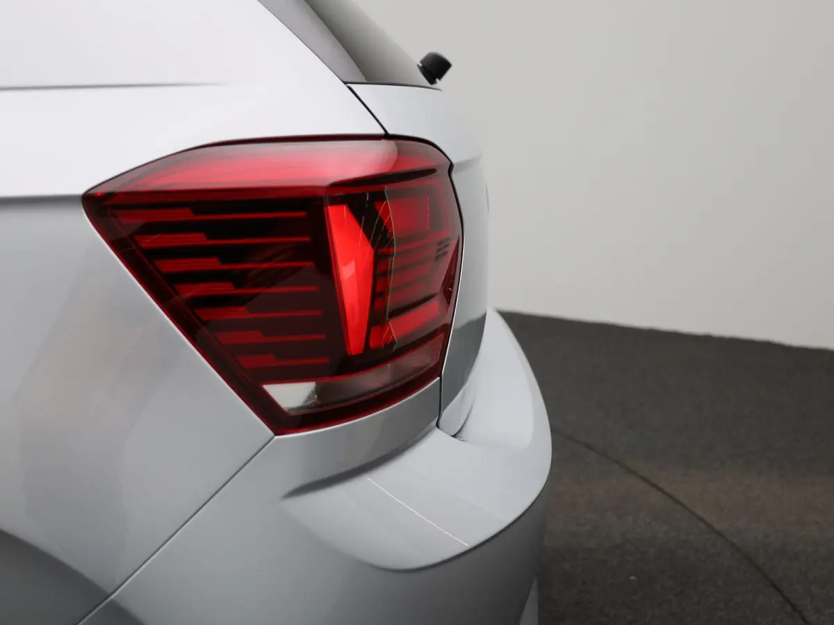 1.0 TSI R-Line Edition | AUTOMAAT | APPLE CARPLAY - ANDROID AUTO | AIRCO | NAVIGATIE | ADAPTIVE CRUISE CONTROL | LICHTMETALEN VELGEN | GETINTE RUITEN |