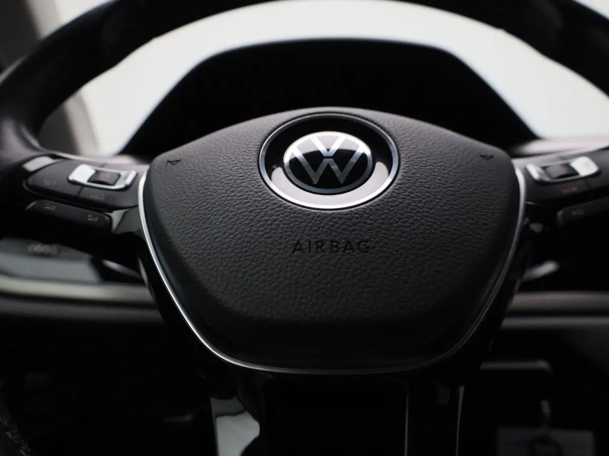 1.0 TSI R-Line Edition | AUTOMAAT | APPLE CARPLAY - ANDROID AUTO | AIRCO | NAVIGATIE | ADAPTIVE CRUISE CONTROL | LICHTMETALEN VELGEN | GETINTE RUITEN |