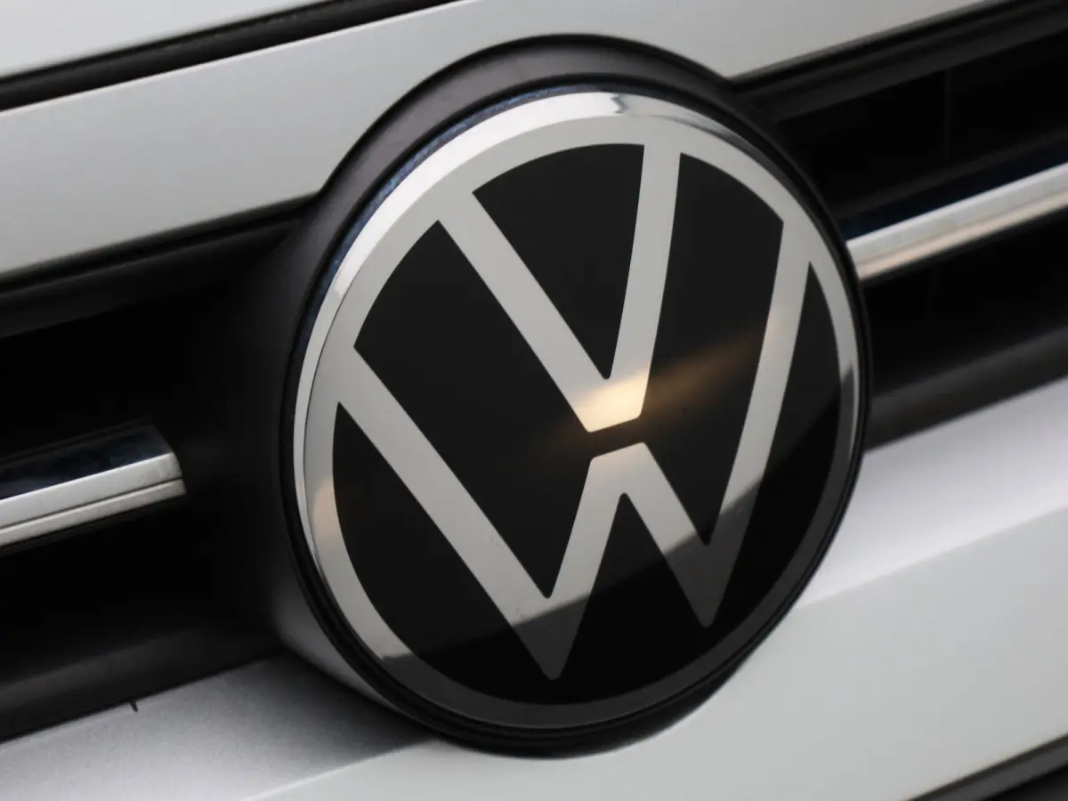 1.0 TSI R-Line Edition | AUTOMAAT | APPLE CARPLAY - ANDROID AUTO | AIRCO | NAVIGATIE | ADAPTIVE CRUISE CONTROL | LICHTMETALEN VELGEN | GETINTE RUITEN |