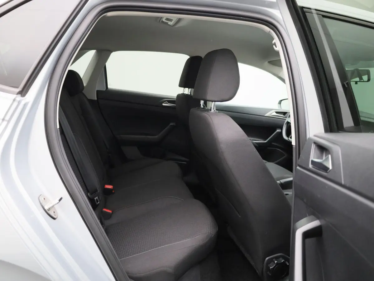 1.0 TSI R-Line Edition | AUTOMAAT | APPLE CARPLAY - ANDROID AUTO | AIRCO | NAVIGATIE | ADAPTIVE CRUISE CONTROL | LICHTMETALEN VELGEN | GETINTE RUITEN |