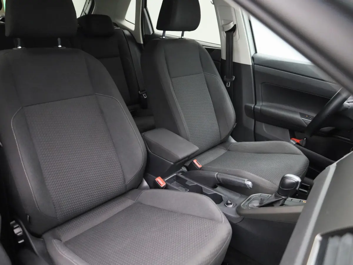 1.0 TSI R-Line Edition | AUTOMAAT | APPLE CARPLAY - ANDROID AUTO | AIRCO | NAVIGATIE | ADAPTIVE CRUISE CONTROL | LICHTMETALEN VELGEN | GETINTE RUITEN |