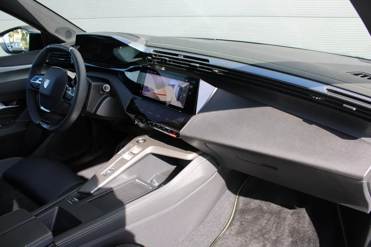 1.6 Plug-in Hybrid 195pk GT | Nieuwe auto | NL auto | Nieuwprijs €47.500,- | 11km | Luxe stoelen | Navigatie | 7,4kw Charger