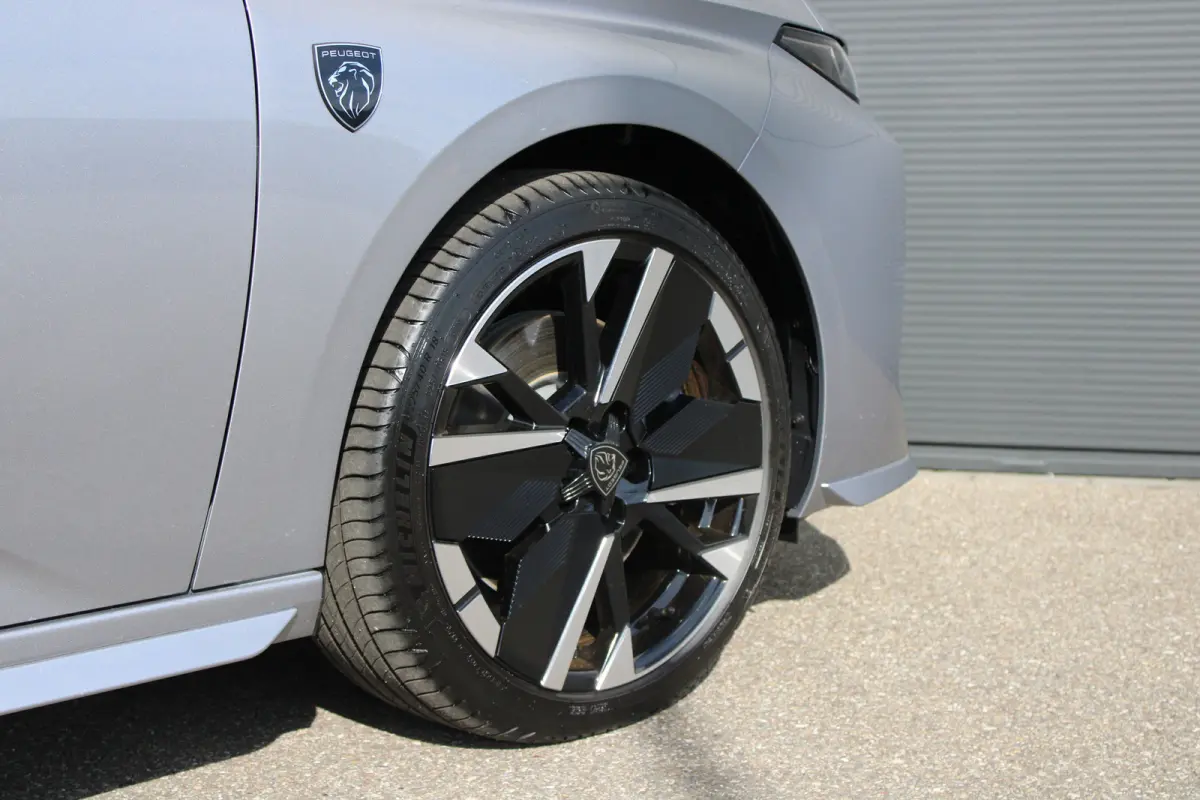 1.6 Plug-in Hybrid 195pk GT | Nieuwe auto | NL auto | Nieuwprijs €47.500,- | 11km | Luxe stoelen | Navigatie | 7,4kw Charger