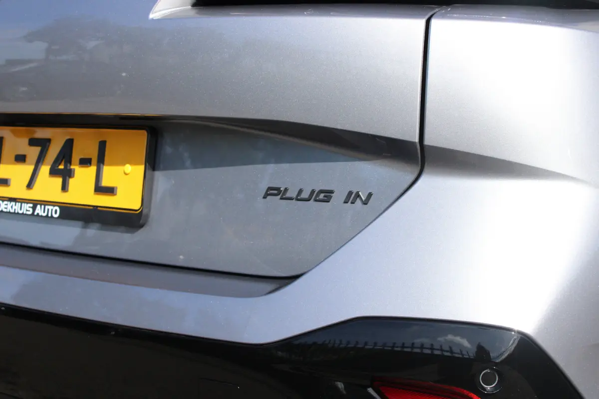 1.6 Plug-in Hybrid 195pk GT | Nieuwe auto | NL auto | Nieuwprijs €47.500,- | 11km | Luxe stoelen | Navigatie | 7,4kw Charger