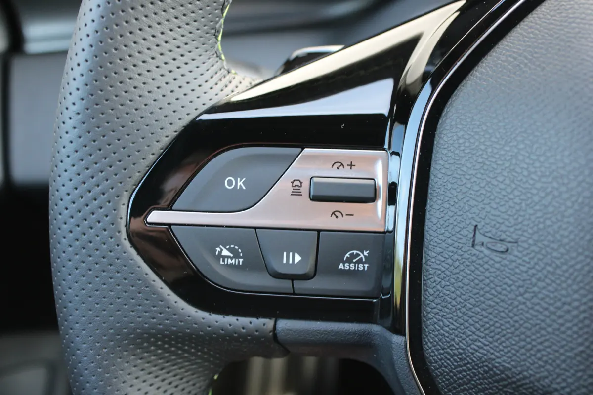 1.6 Plug-in Hybrid 195pk GT | Nieuwe auto | NL auto | Nieuwprijs €47.500,- | 11km | Luxe stoelen | Navigatie | 7,4kw Charger