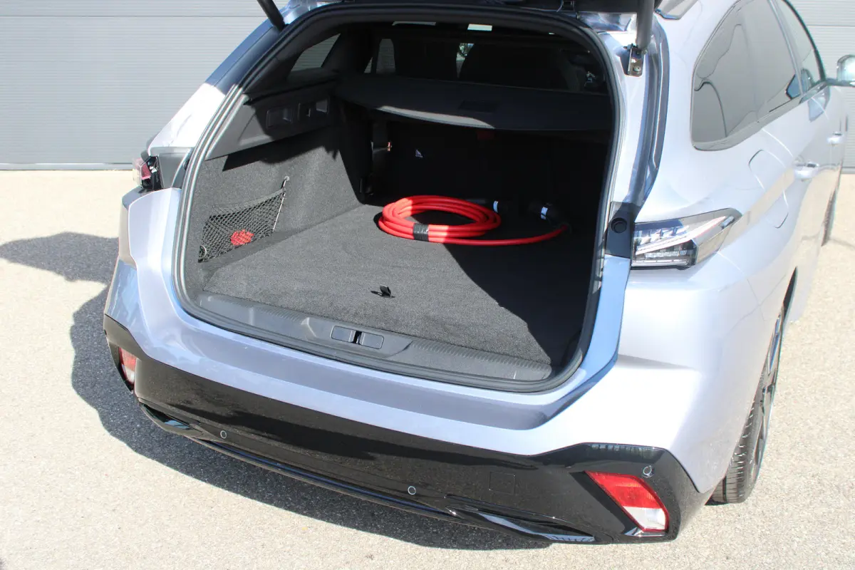 1.6 Plug-in Hybrid 195pk GT | Nieuwe auto | NL auto | Nieuwprijs €47.500,- | 11km | Luxe stoelen | Navigatie | 7,4kw Charger